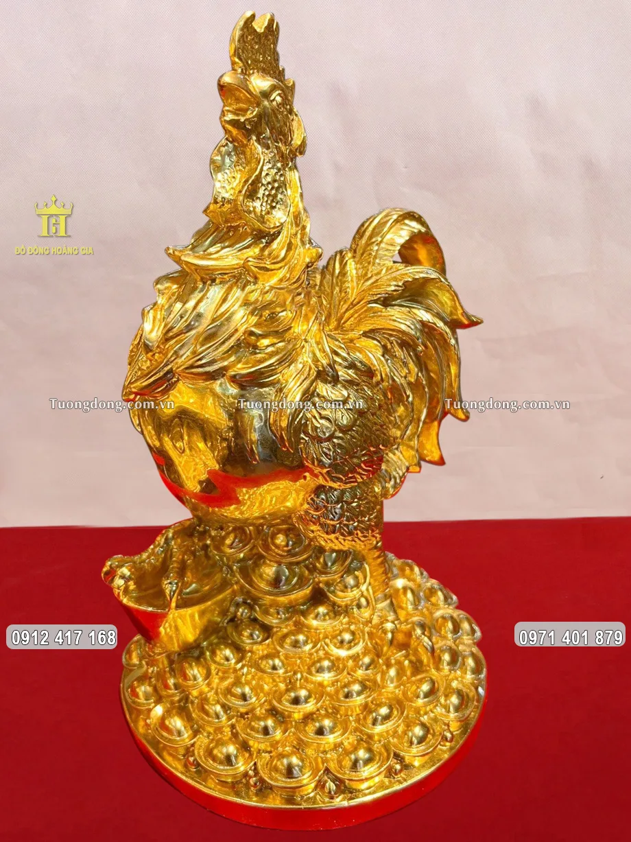 Hình ảnh chính diện của linh vật gà trống